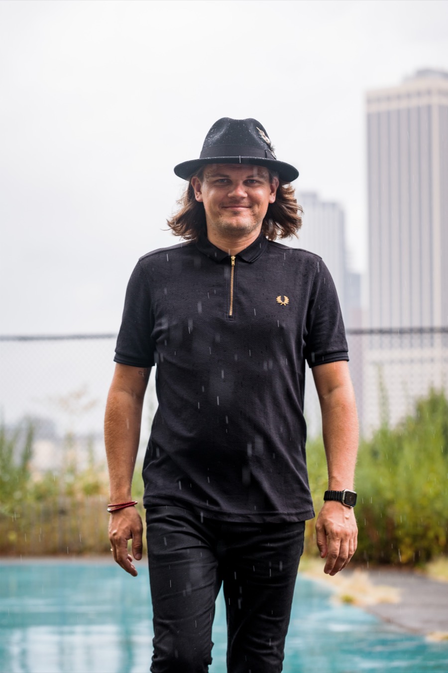 Charakter-Portrait im Regen von Brooklyn
